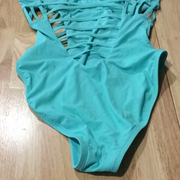 Red Carter - cutout one piece swimsuit - Picture 8 of 8